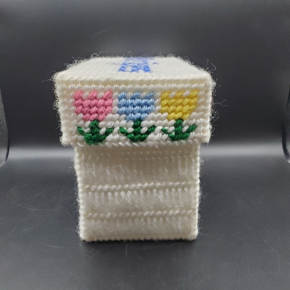 Handmade Plastic Canvas Recipes Box White With Yellow Blue Pink Flowers Adorable - Picture 4 of 8